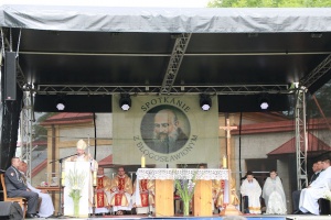 arcybiskup jędraszewski w nowym mieście nad pilicą